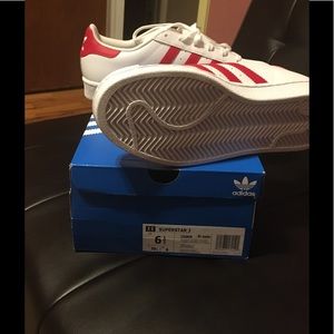 Adidas unisex 3 stripes White & Red sneaker.